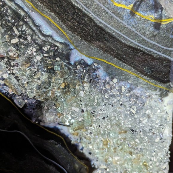 Black and Grey stunning geode - Picture 3 of 6